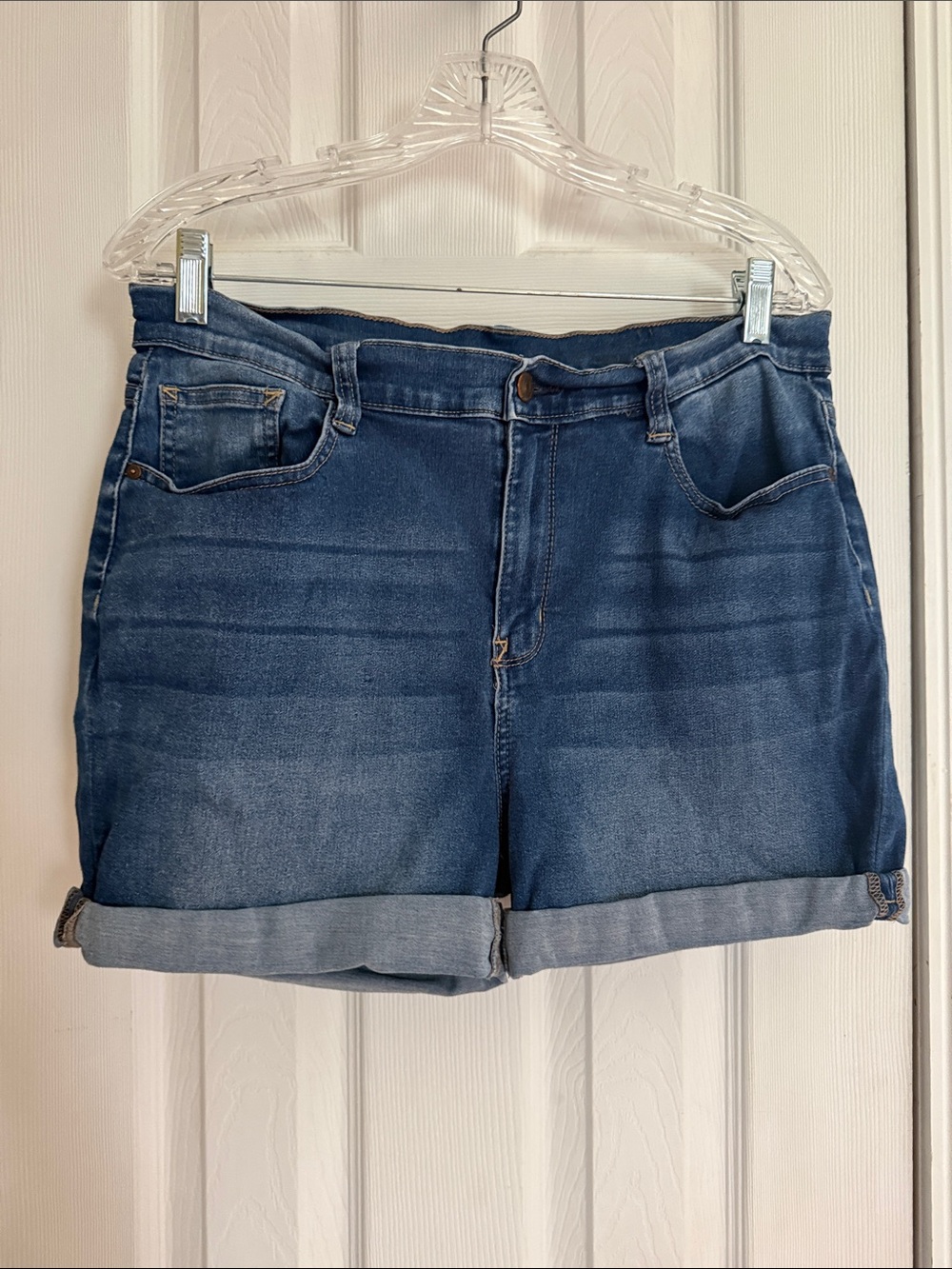 Women’s Mid Wash Denim Roll-Cuff Shorts - Blue